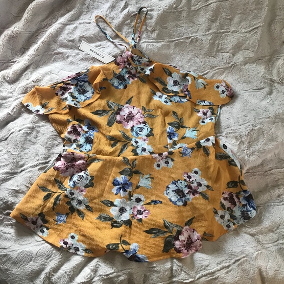 Monteau Tops - NWT Monteau Los Angeles Floral Top